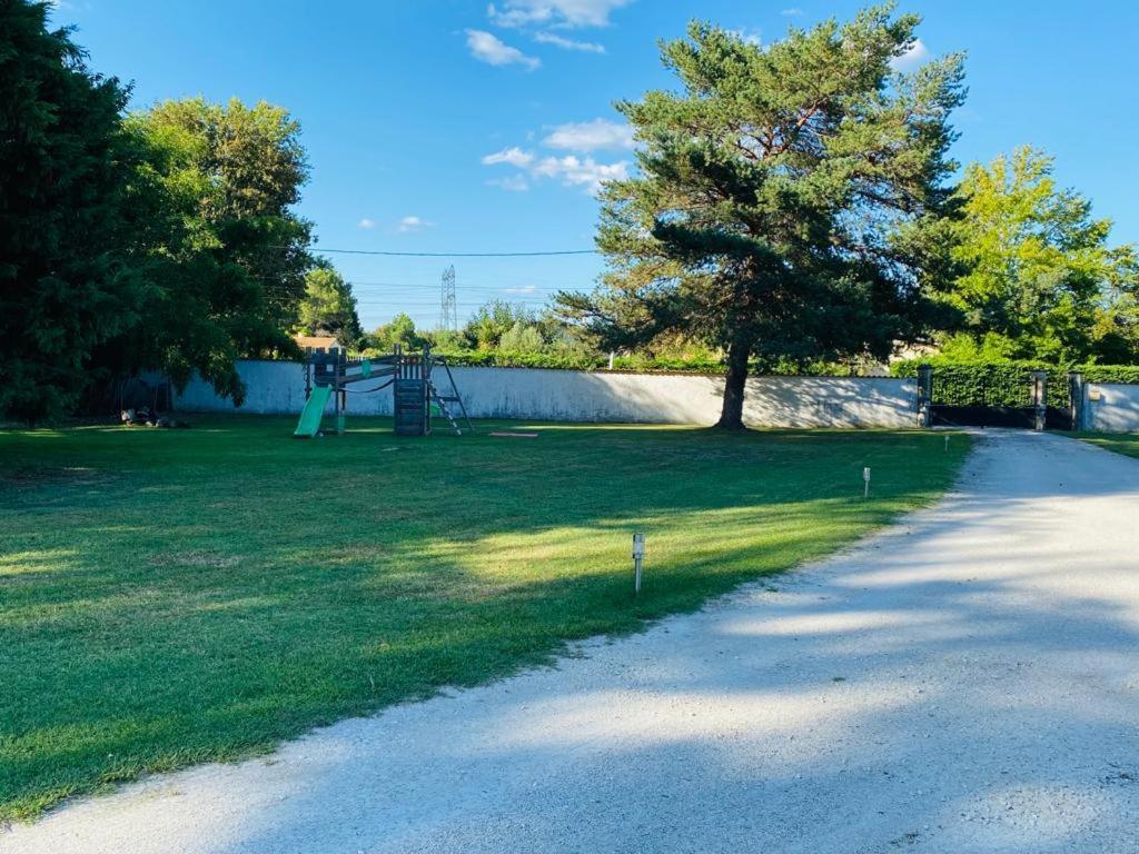 Gite E & M Saint-Denis-de-Pile Exterior foto